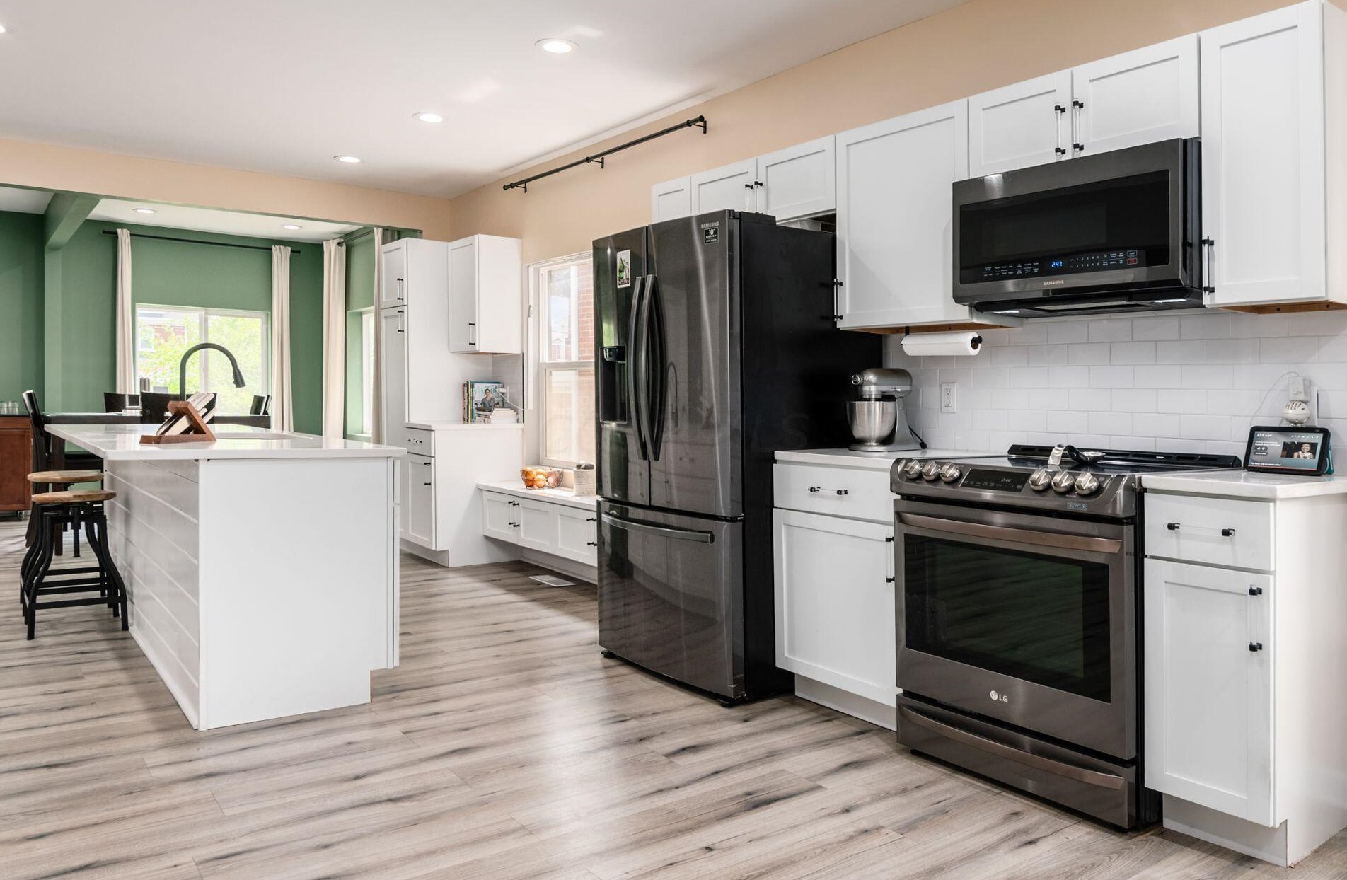 1385 Long St, Columbus OH  43203-1990 exterior