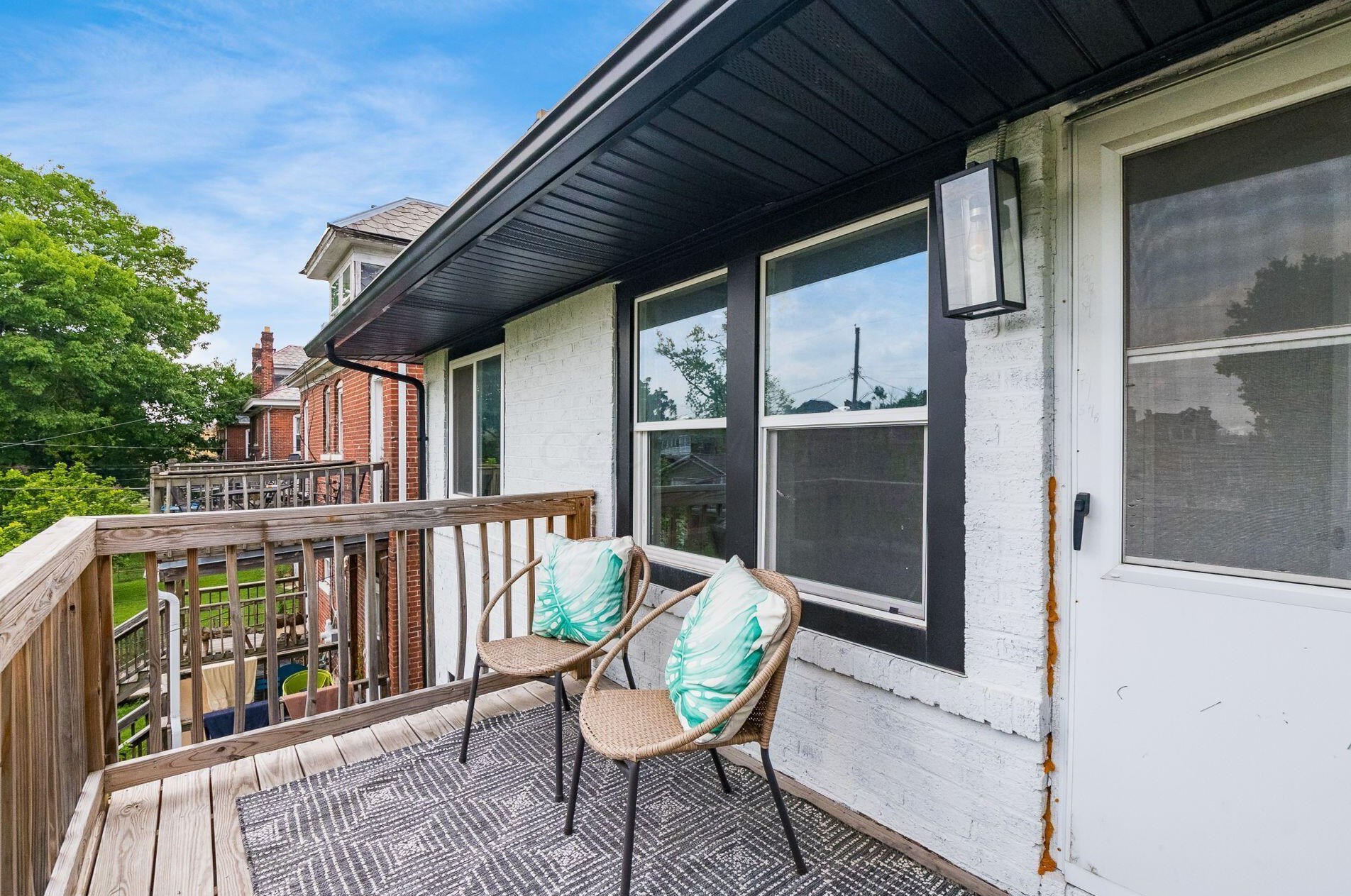 1385 Long St, Columbus OH  43203-1990 exterior