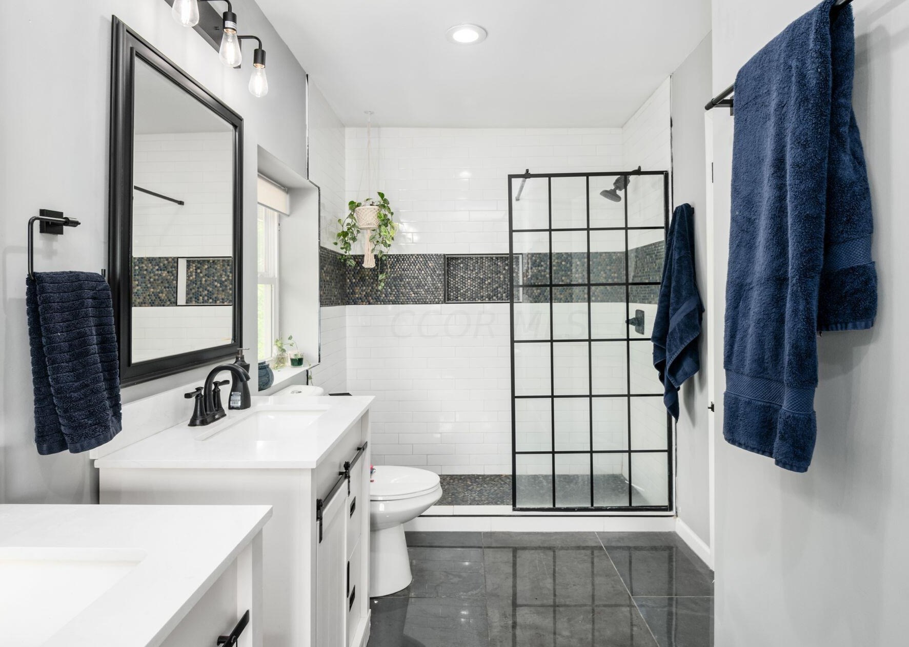 1385 Long St, Columbus OH  43203-1990 exterior