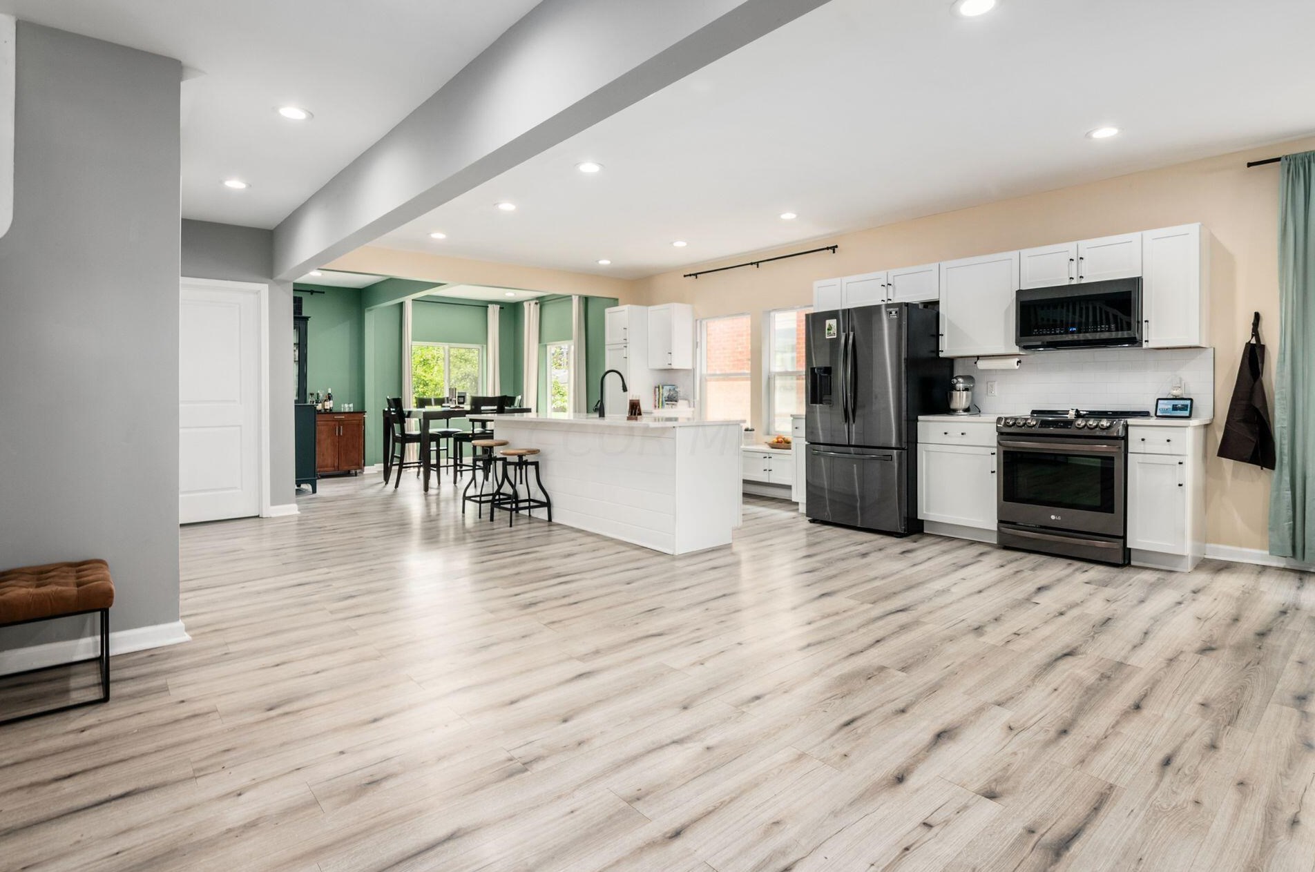 1385 Long St, Columbus OH  43203-1990 exterior