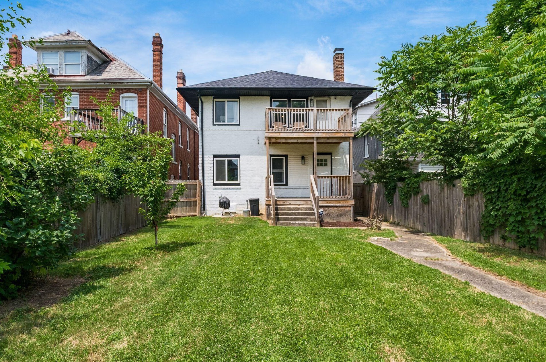 1385 Long St, Columbus OH  43203-1990 exterior