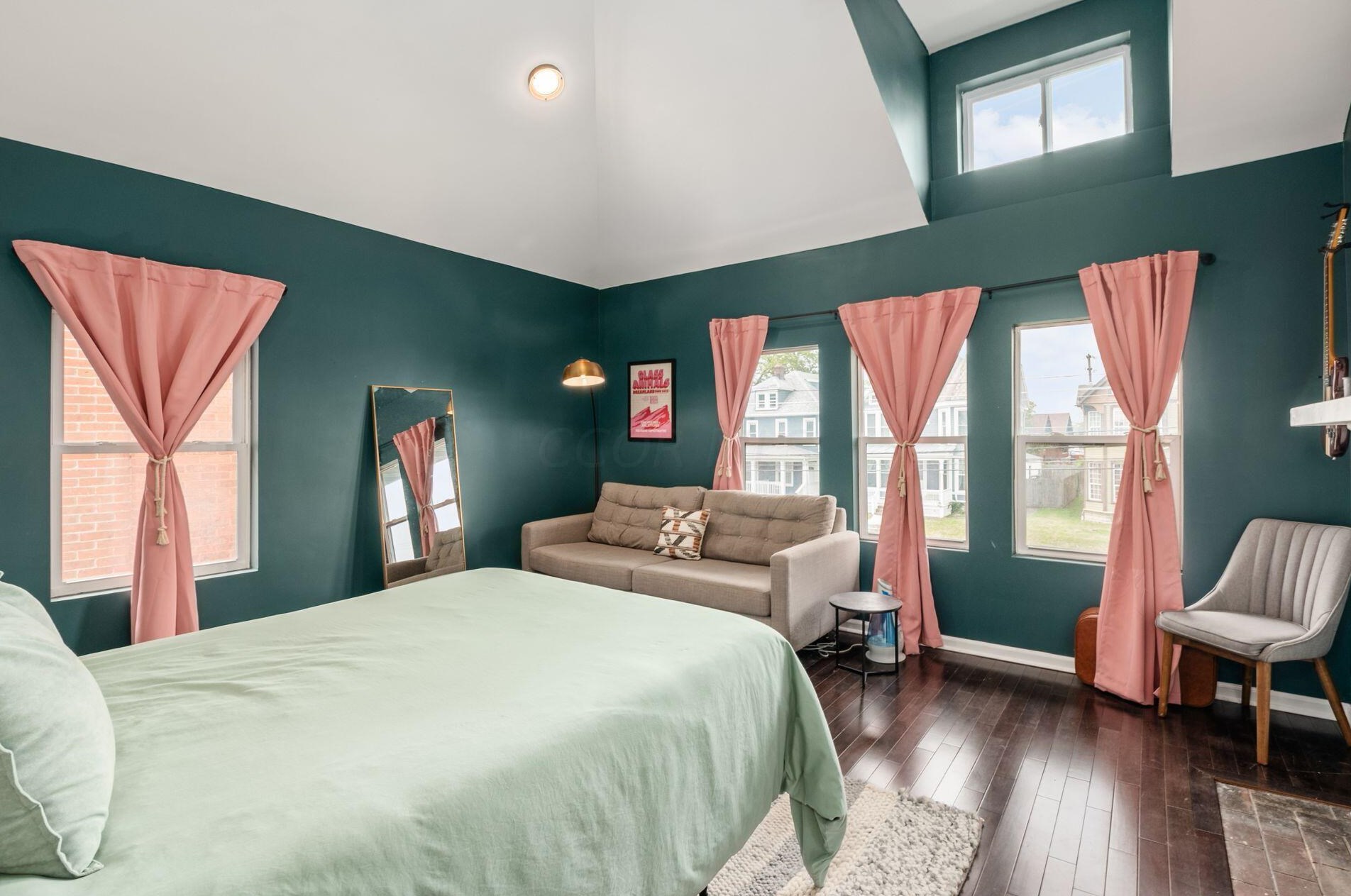 1385 Long St, Columbus OH  43203-1990 exterior