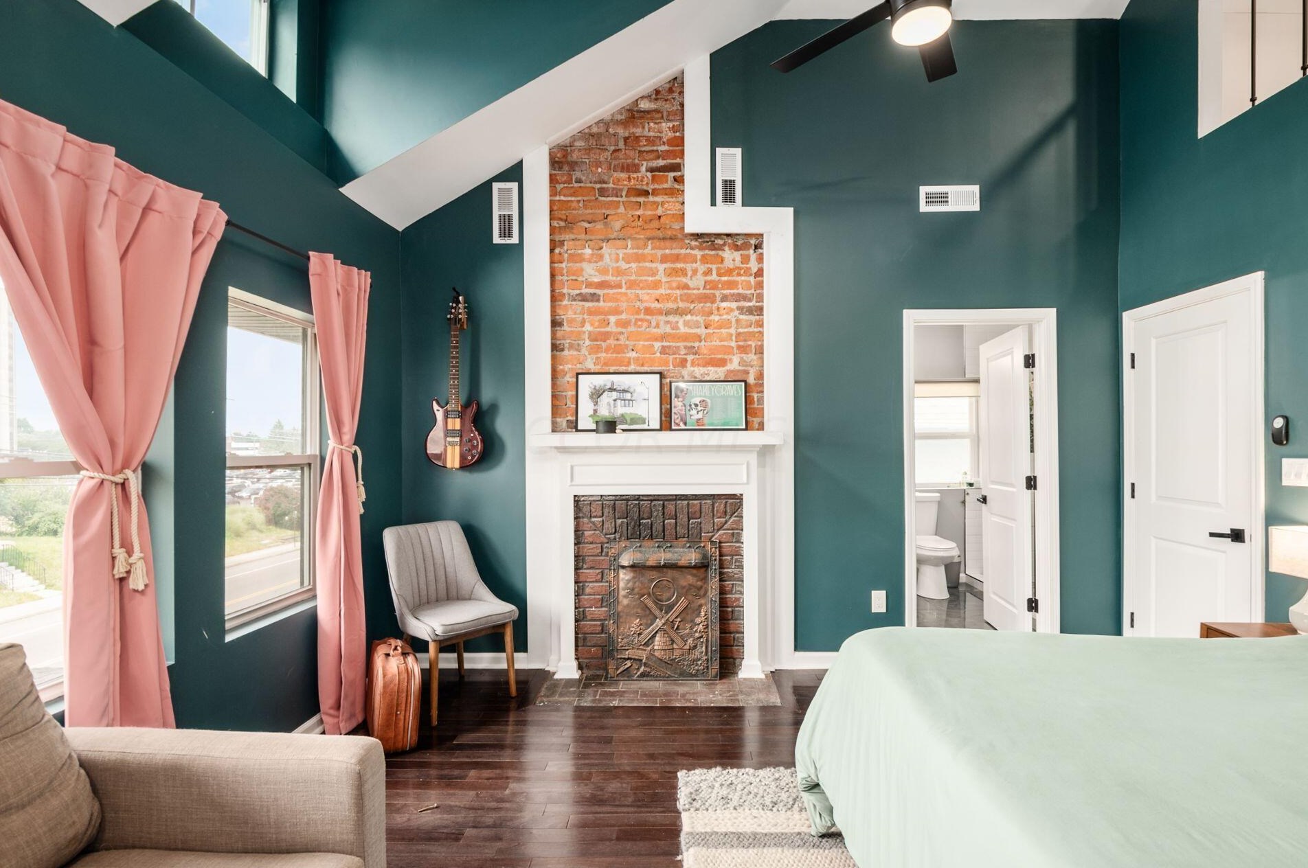 1385 Long St, Columbus OH  43203-1990 exterior