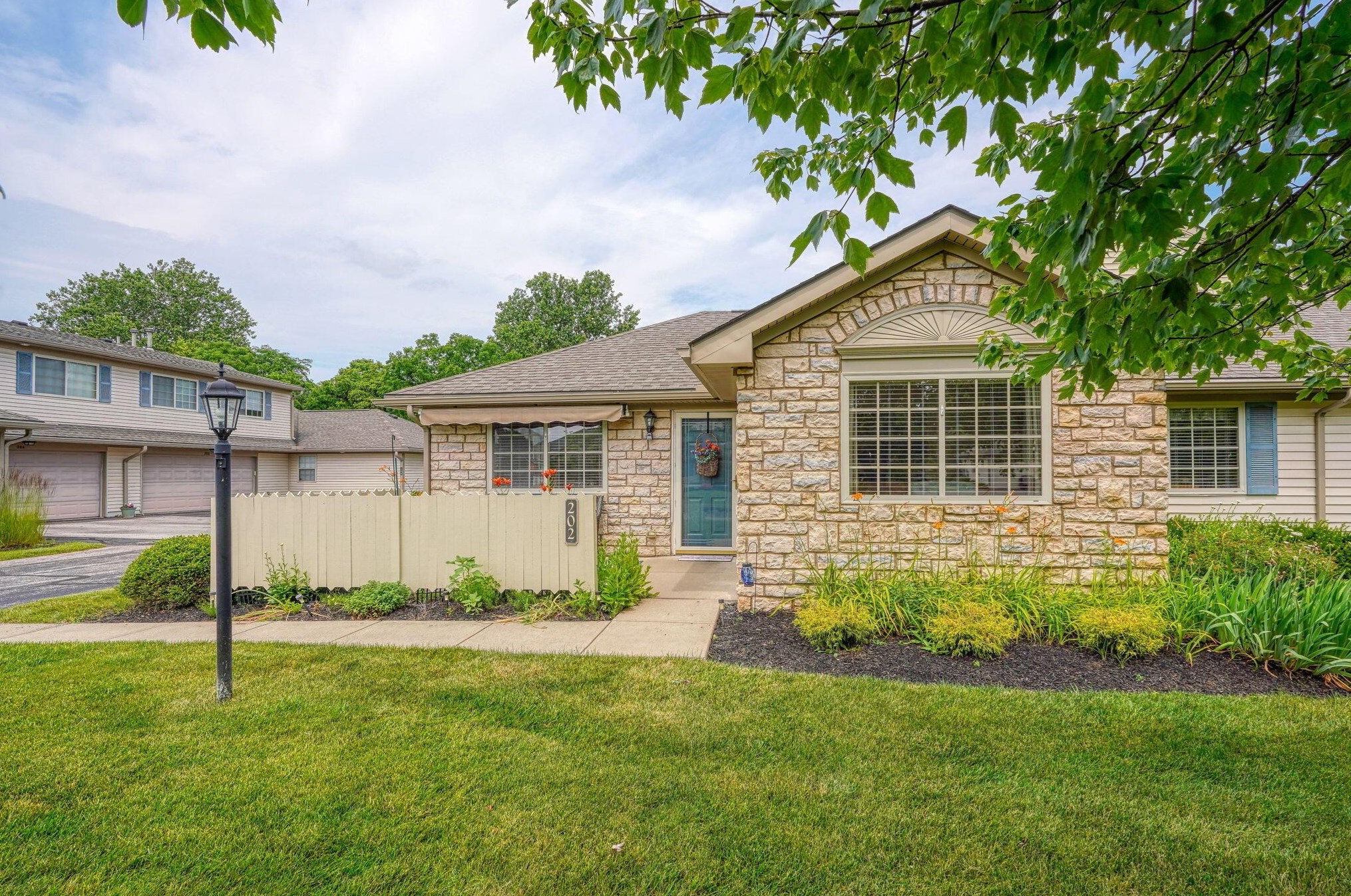 202 Pioneer Cir, Pickerington, OH 43147