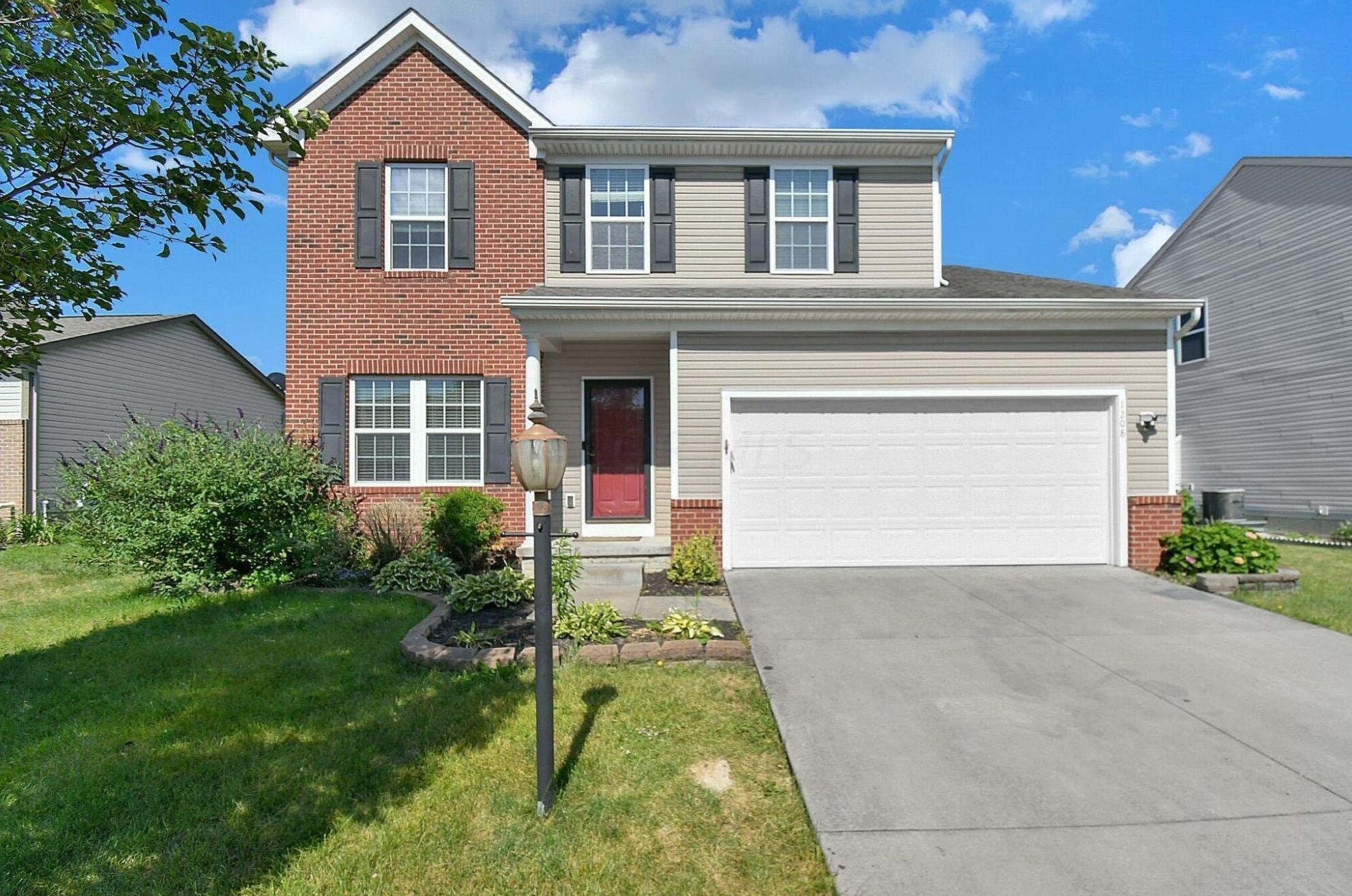 1208 Parsons Ct, Pataskala, OH 43062