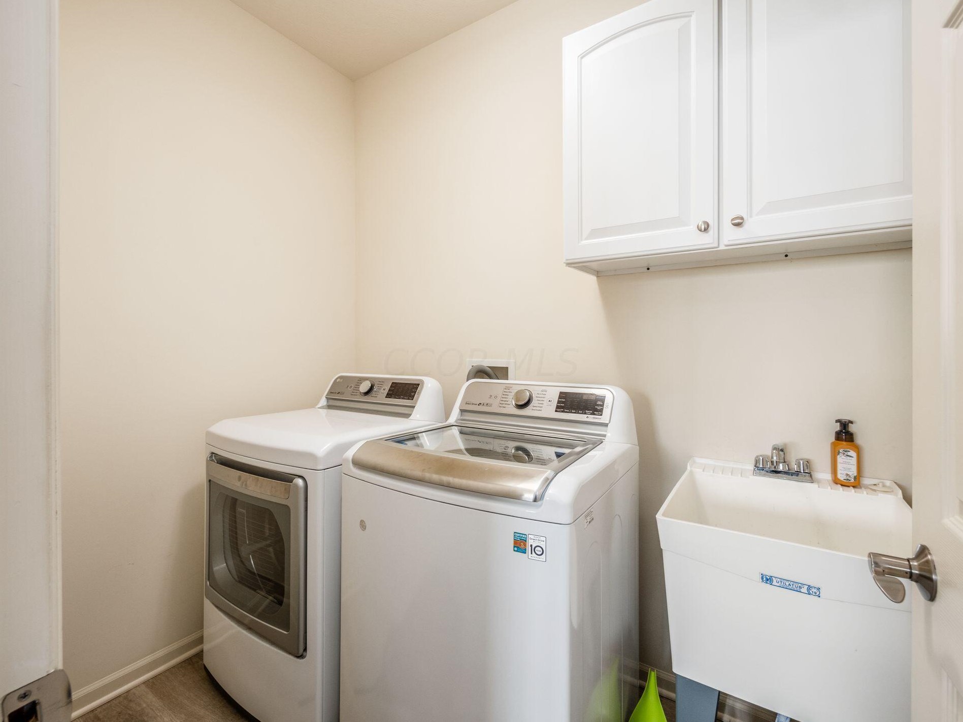 5937 Coventry Hurst Ln, Hilliard OH  43026-7393 exterior