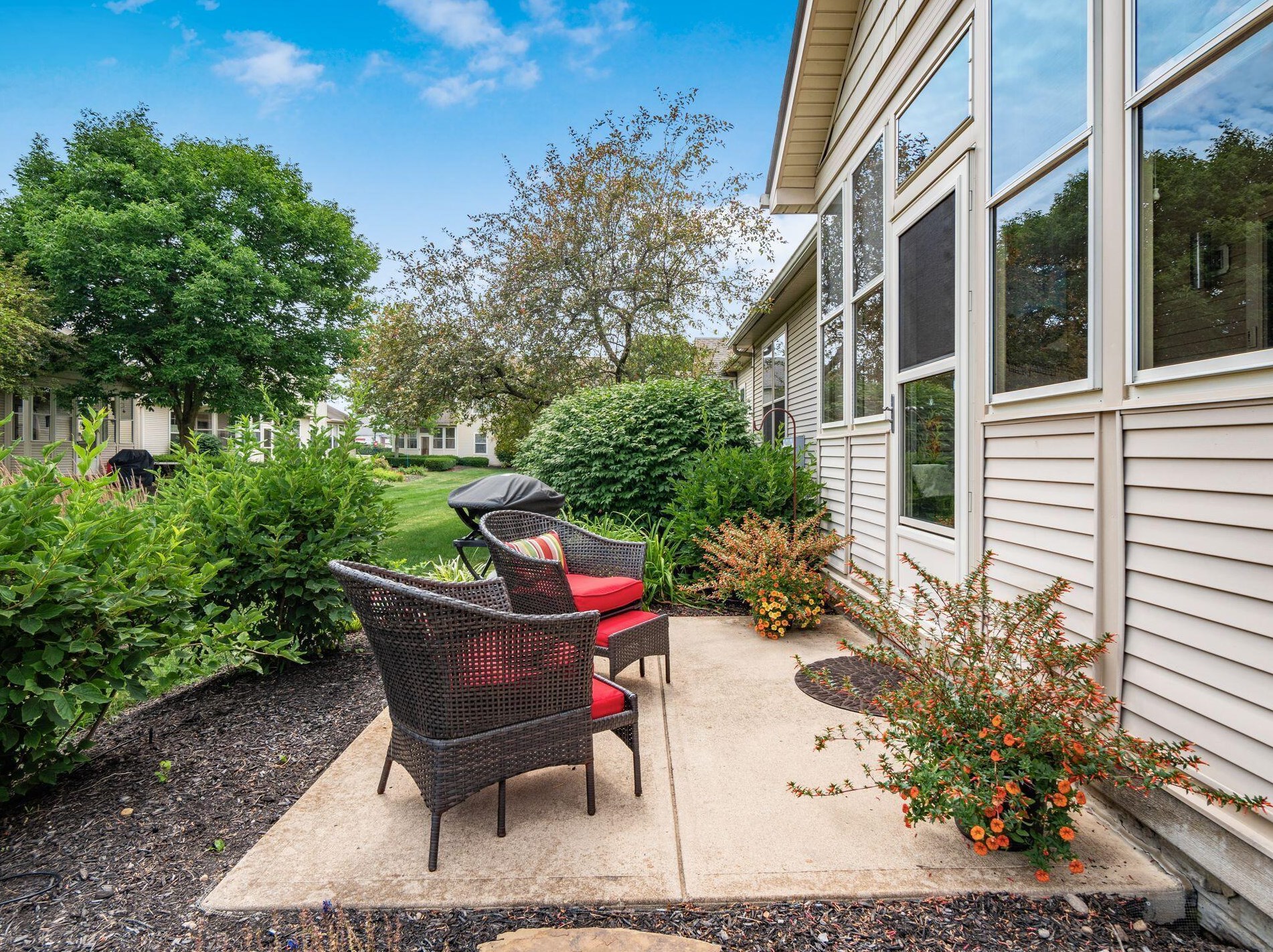 5937 Coventry Hurst Ln, Hilliard OH  43026-7393 exterior