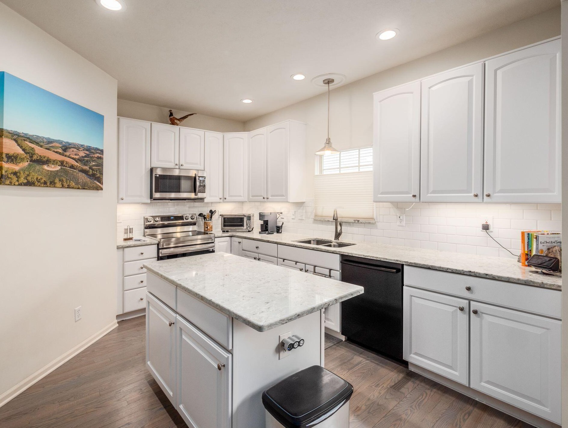 5937 Coventry Hurst Ln, Hilliard OH  43026-7393 exterior