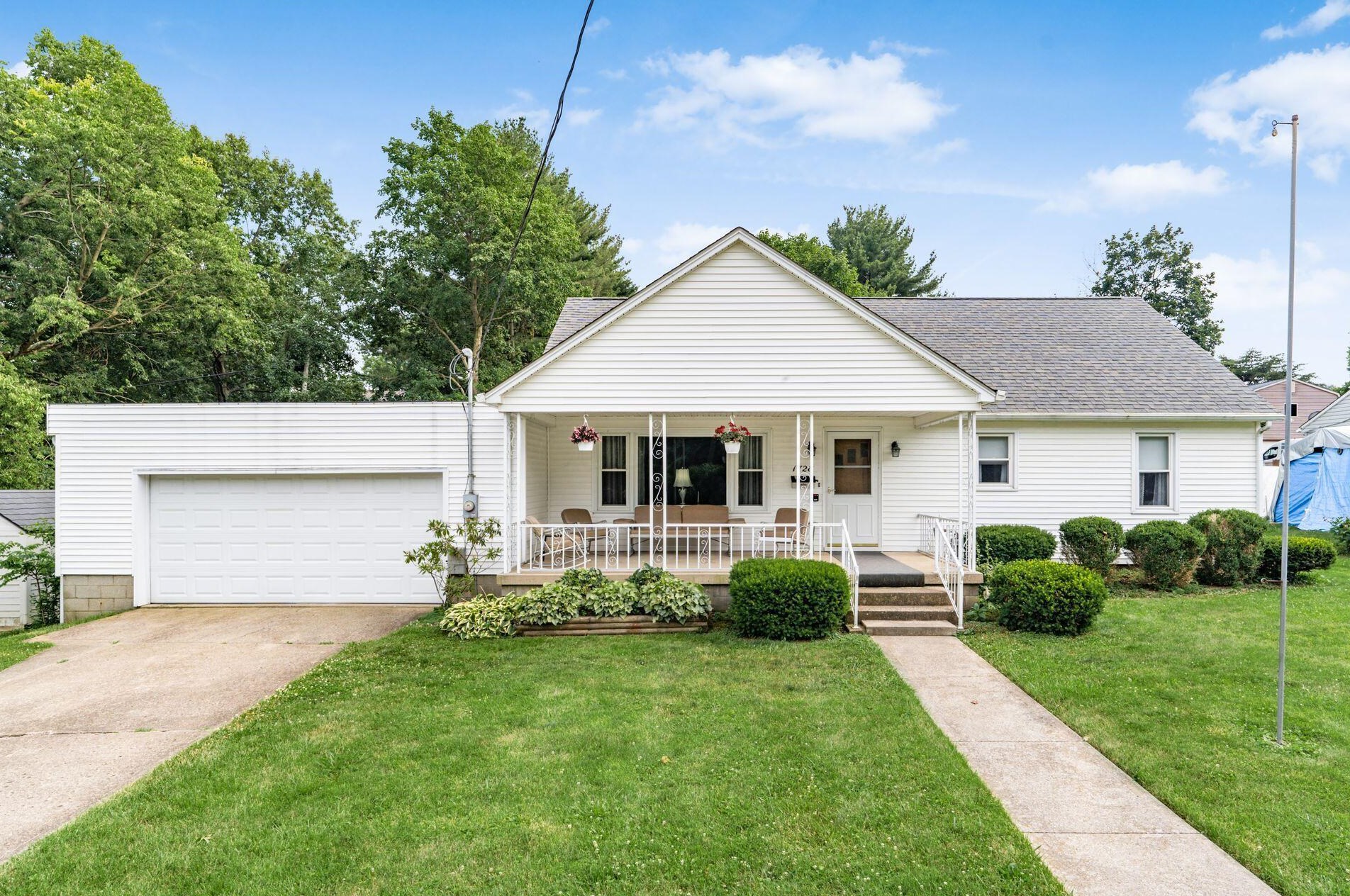 1728 Cedar Hill Rd, Lancaster, OH 43130