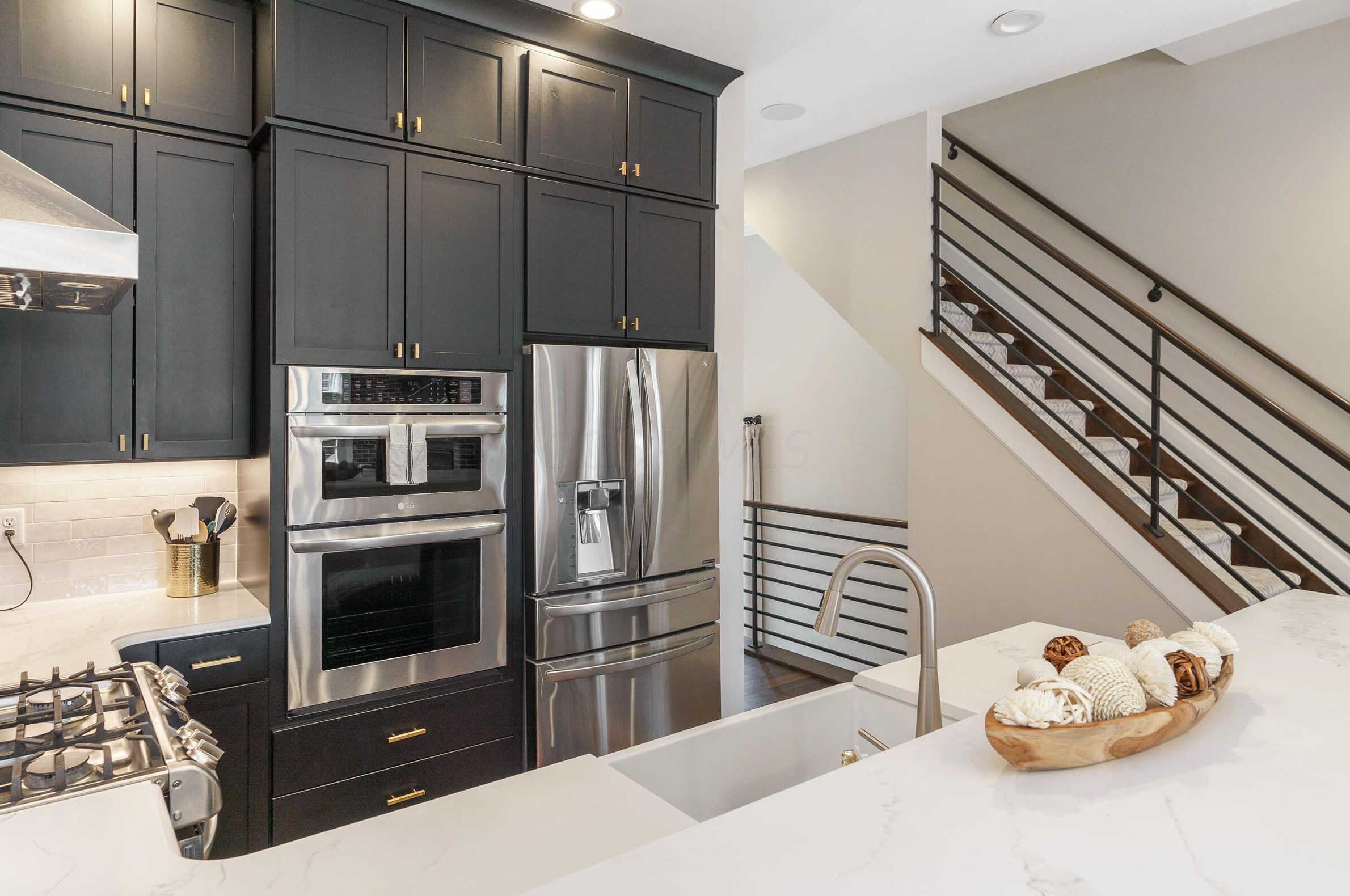 890 Front St, Columbus OH  43206-2521 exterior