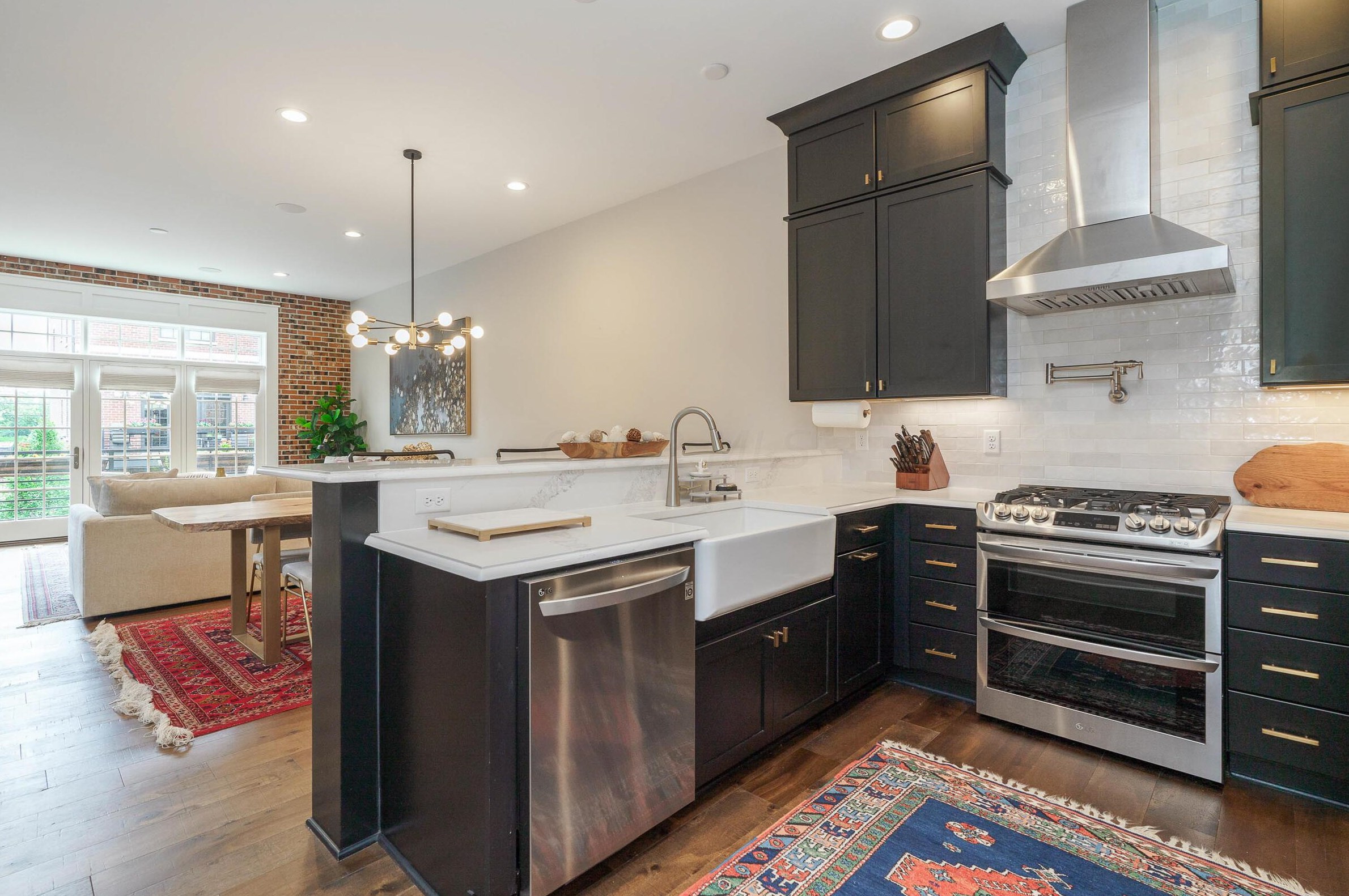 890 Front St, Columbus OH  43206-2521 exterior