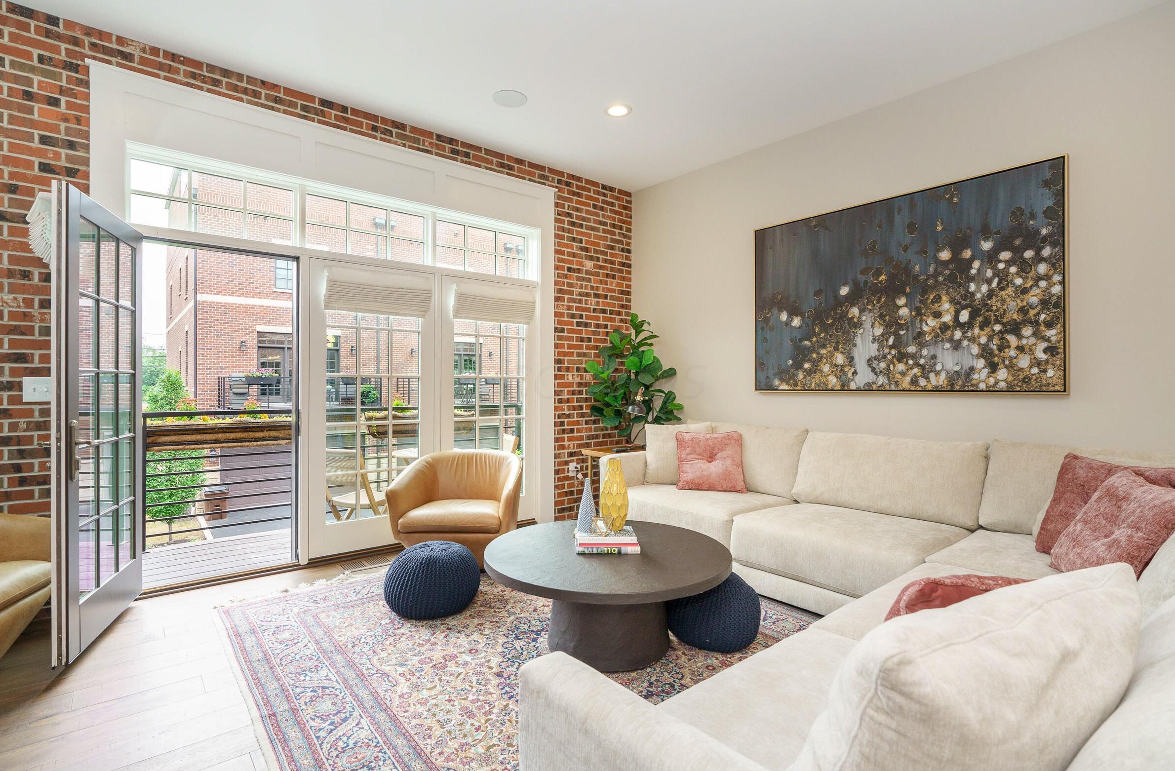 890 Front St, Columbus OH  43206-2521 exterior