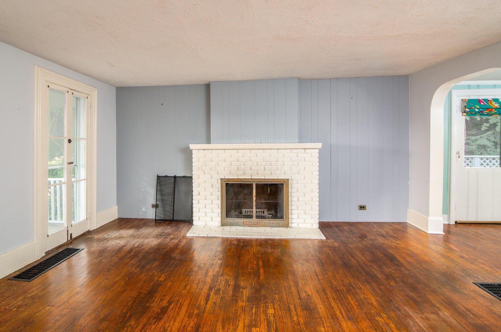 17298 Gambier Rd, Mount Vernon, OH 43050