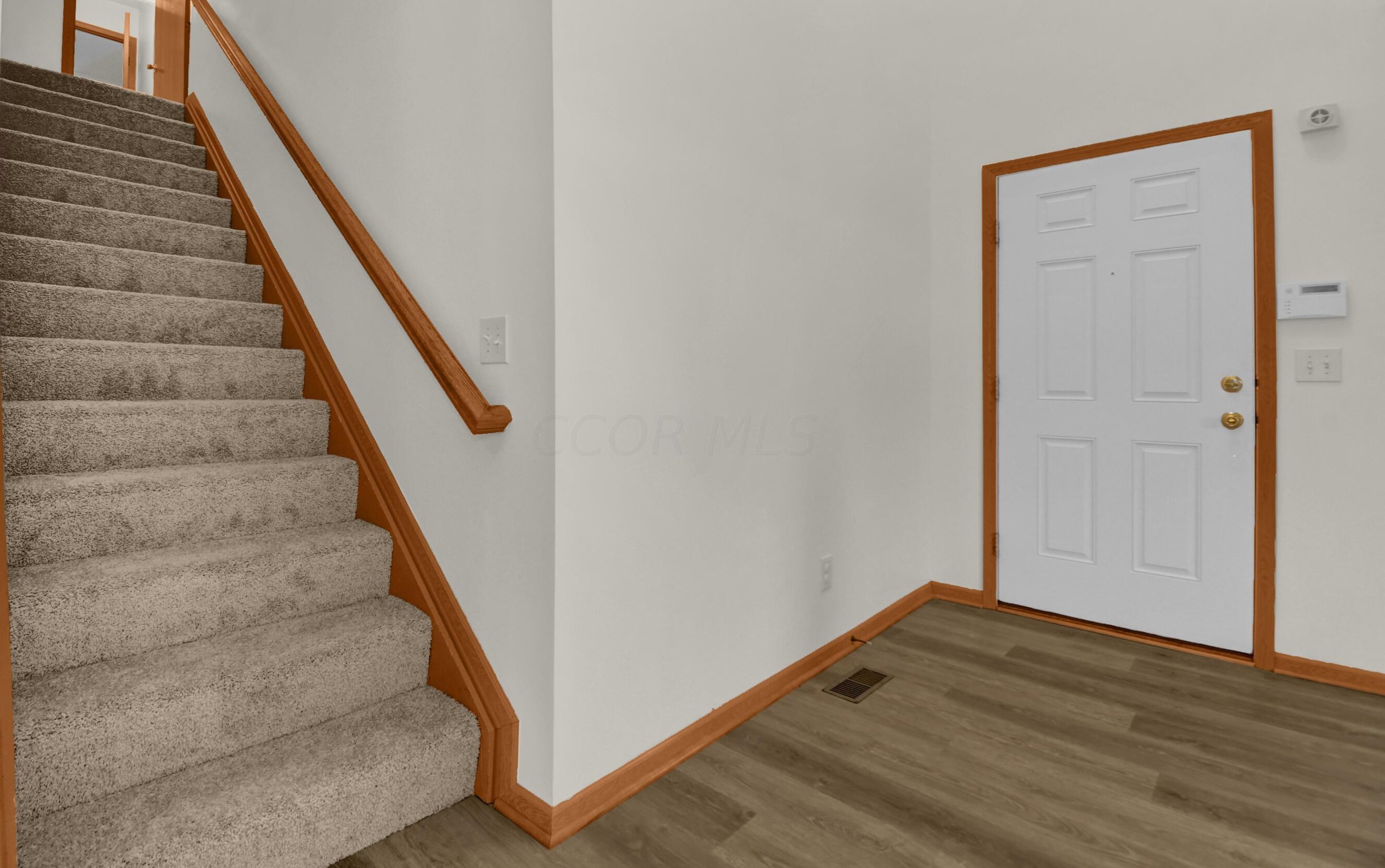 905 Lockmead Ct, Pataskala, OH 43062