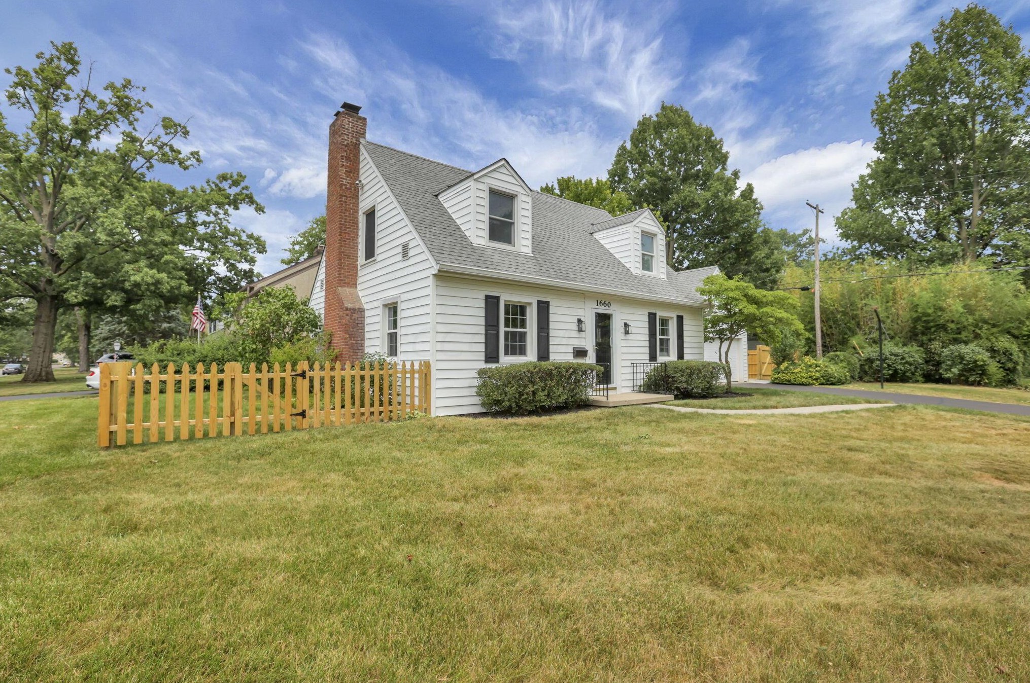 1660 Tremont Rd, Columbus OH  43212-1129 exterior