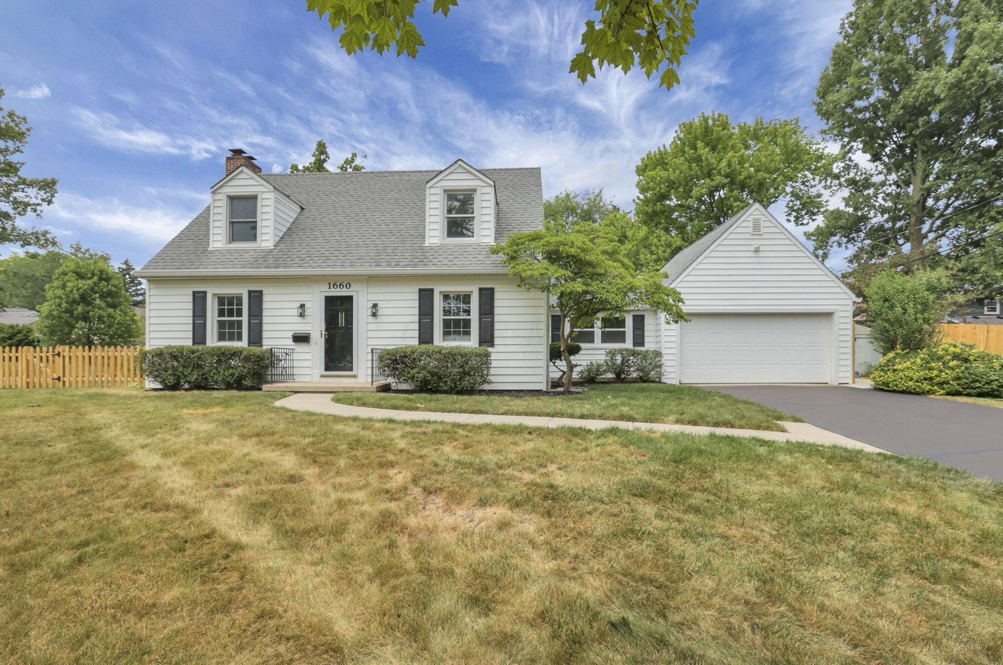 1660 Tremont Rd, Columbus OH  43212-1129 exterior