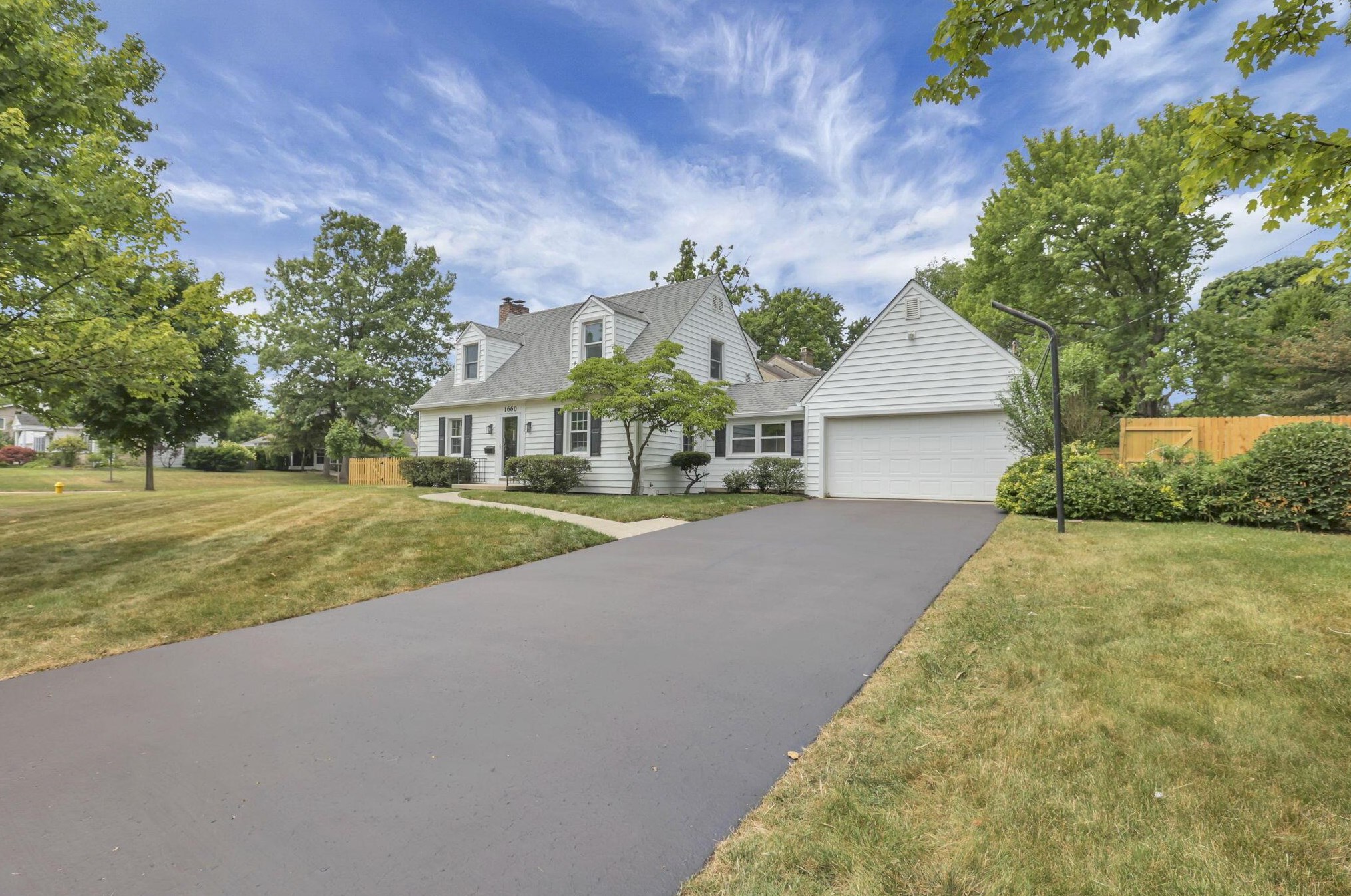 1660 Tremont Rd, Columbus OH  43212-1129 exterior