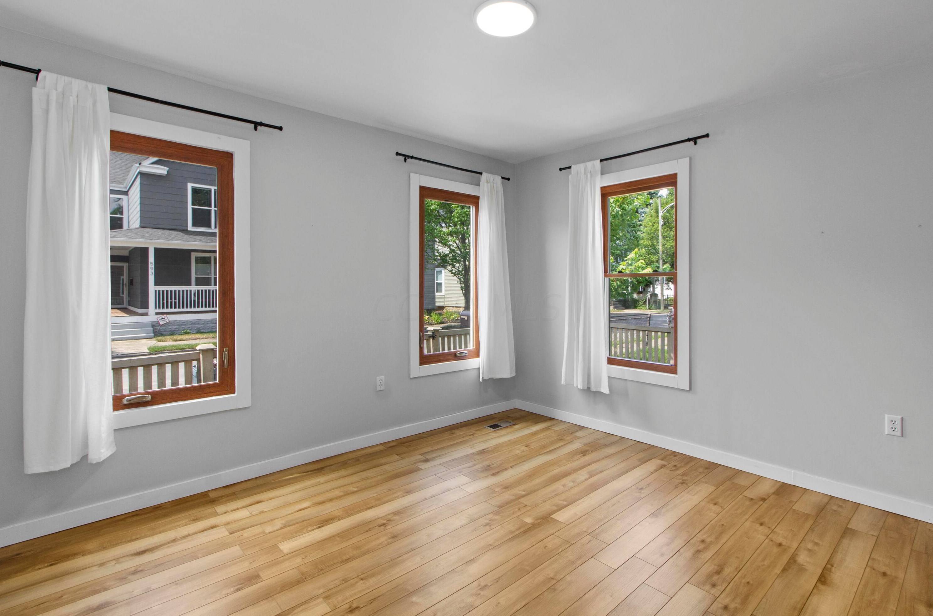 594 Reinhard Ave, Columbus OH 43206-2856 exterior