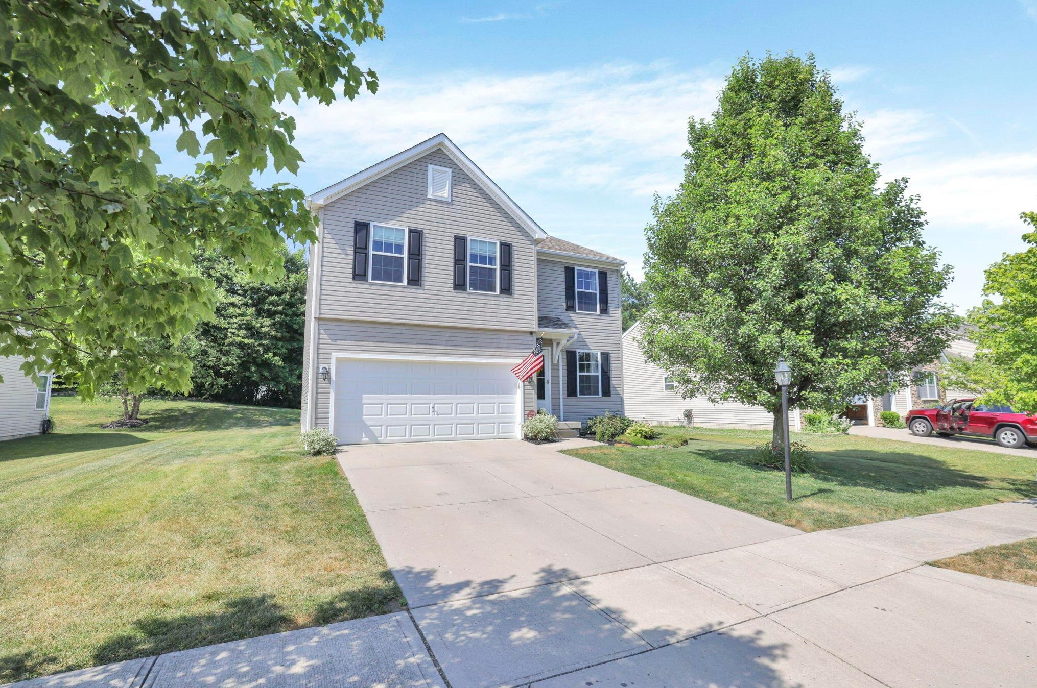 235 Bluff Ridge Dr, Pataskala, OH 43062