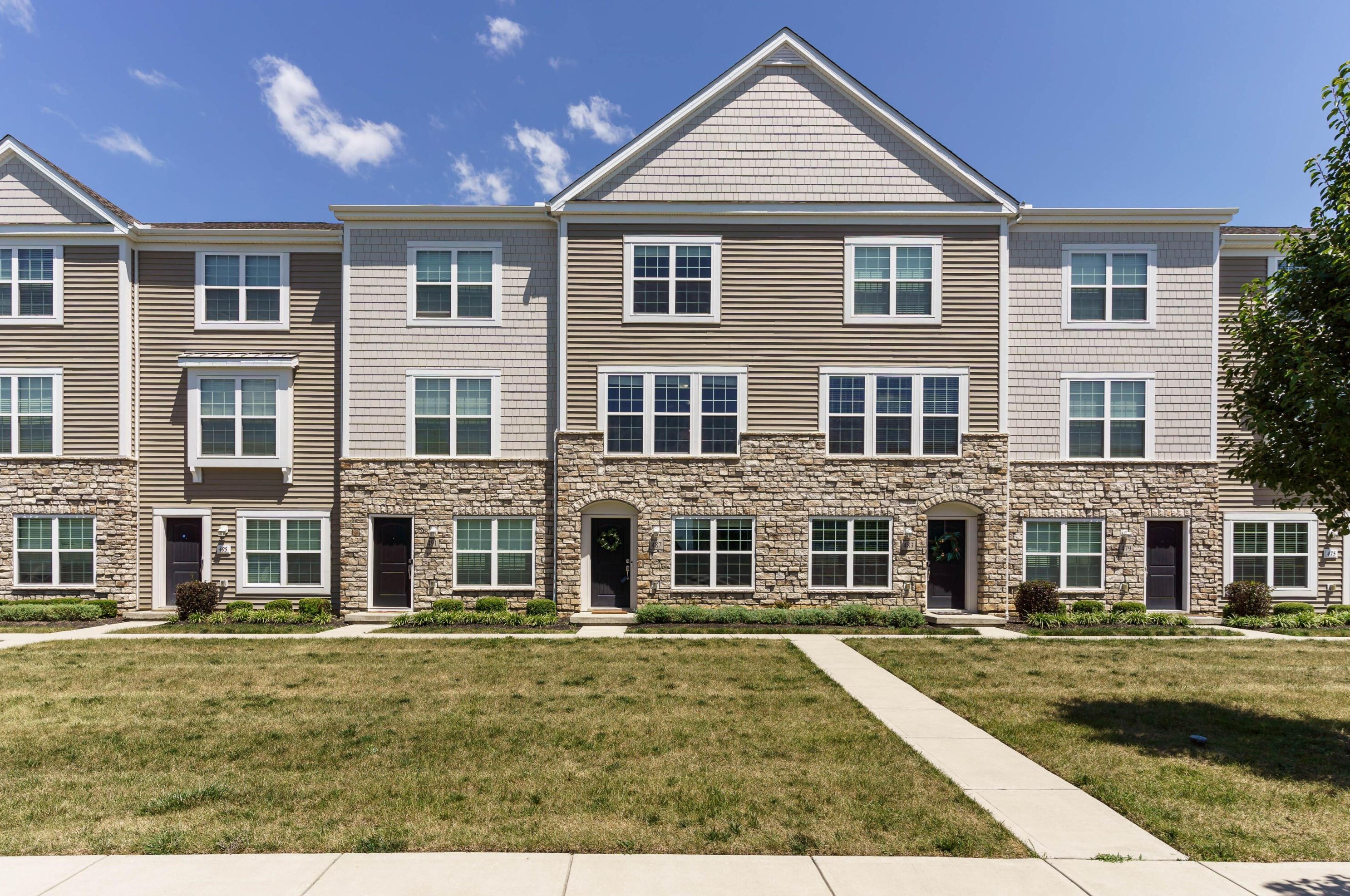 487 Autumn Ridge Cir, Pickerington, OH 43147