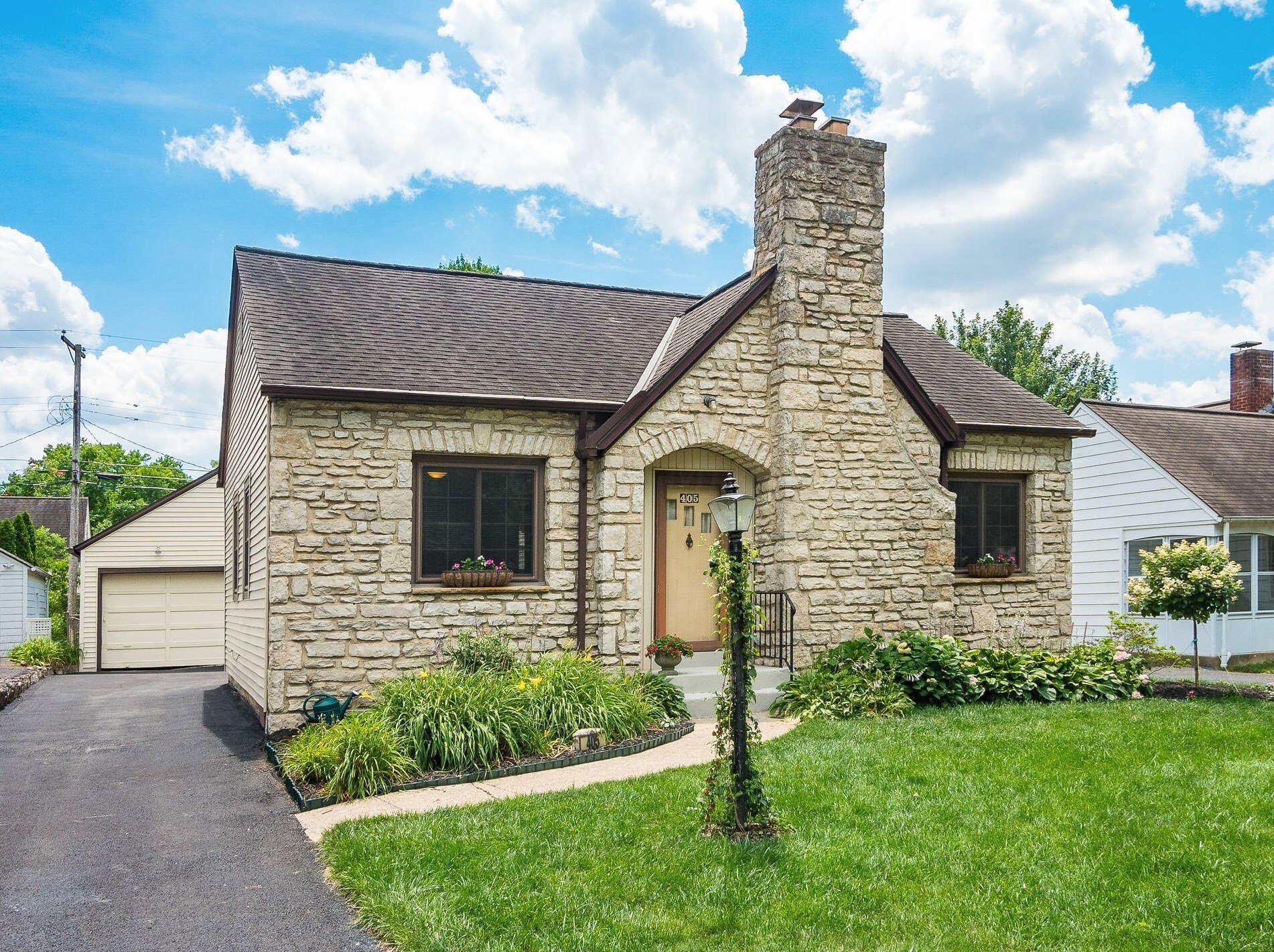 405 Richards Rd, Columbus, OH 43214-3741