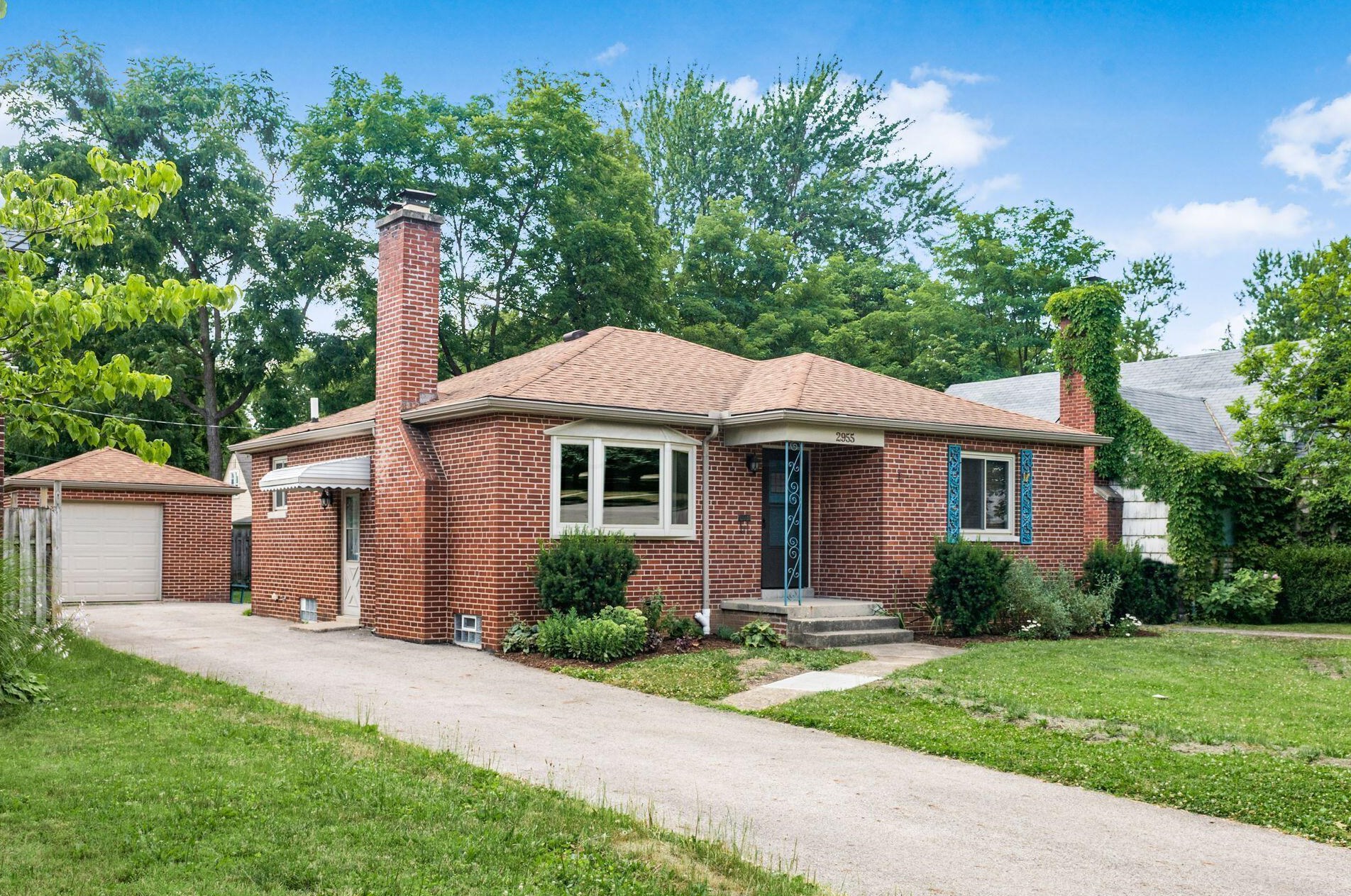 2955 Oaklawn St, Columbus, OH 43224-4352