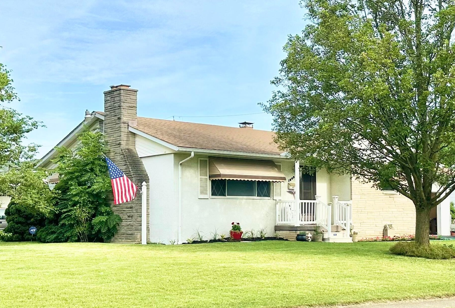 1049 Eureka Ave, Columbus, OH 43204-2839