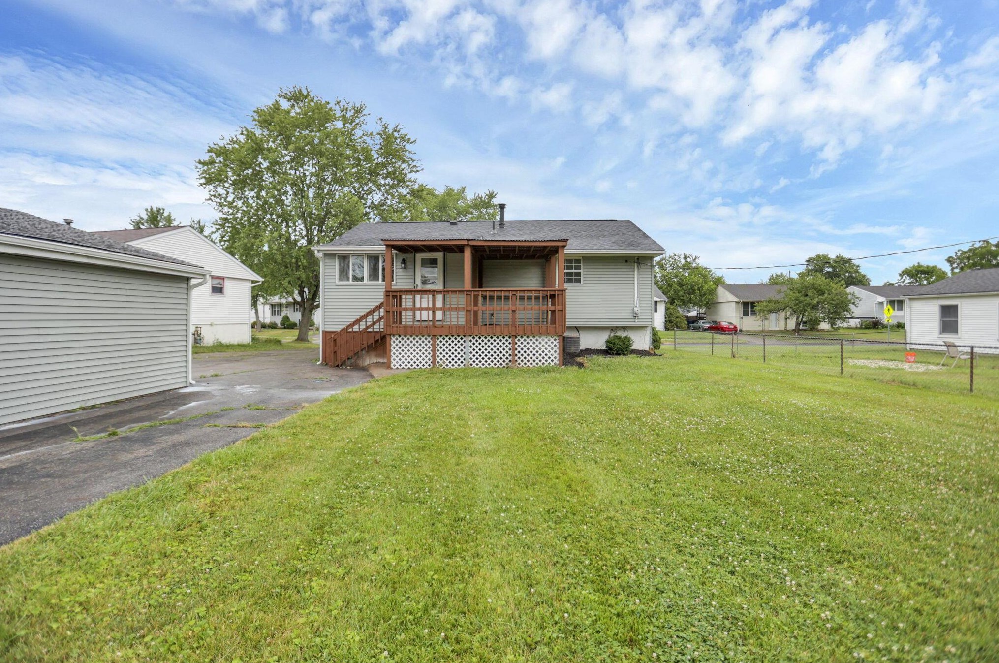 169 Lincolnshire Rd, Columbus OH 43230-2322 exterior