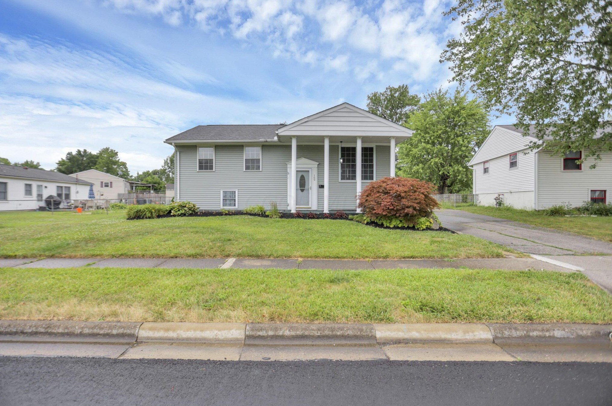 169 Lincolnshire Rd, Columbus OH 43230-2322 exterior