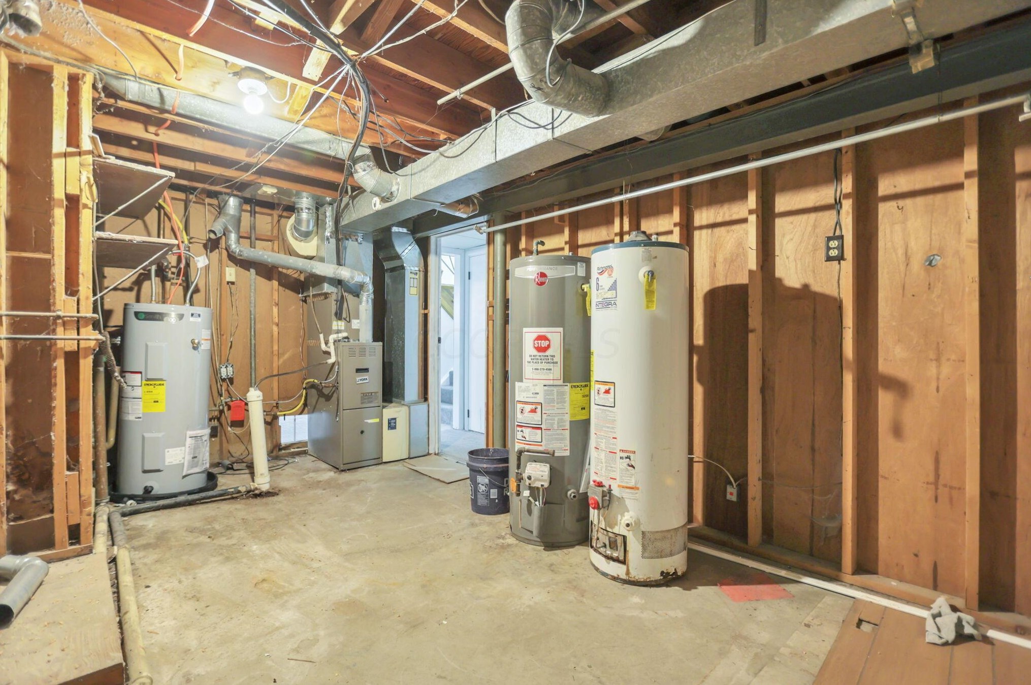 169 Lincolnshire Rd, Columbus OH 43230-2322 exterior