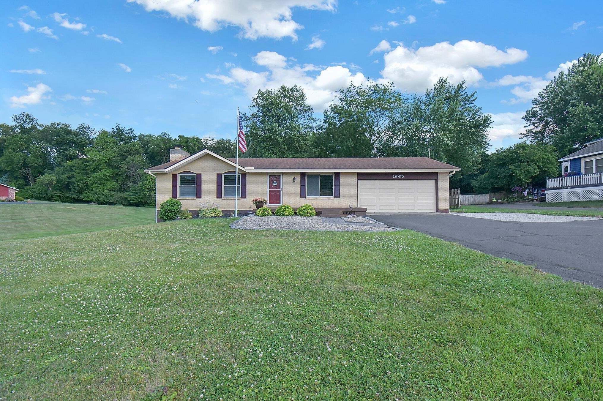 1665 Choctaw Dr, London, OH 43140-8730
