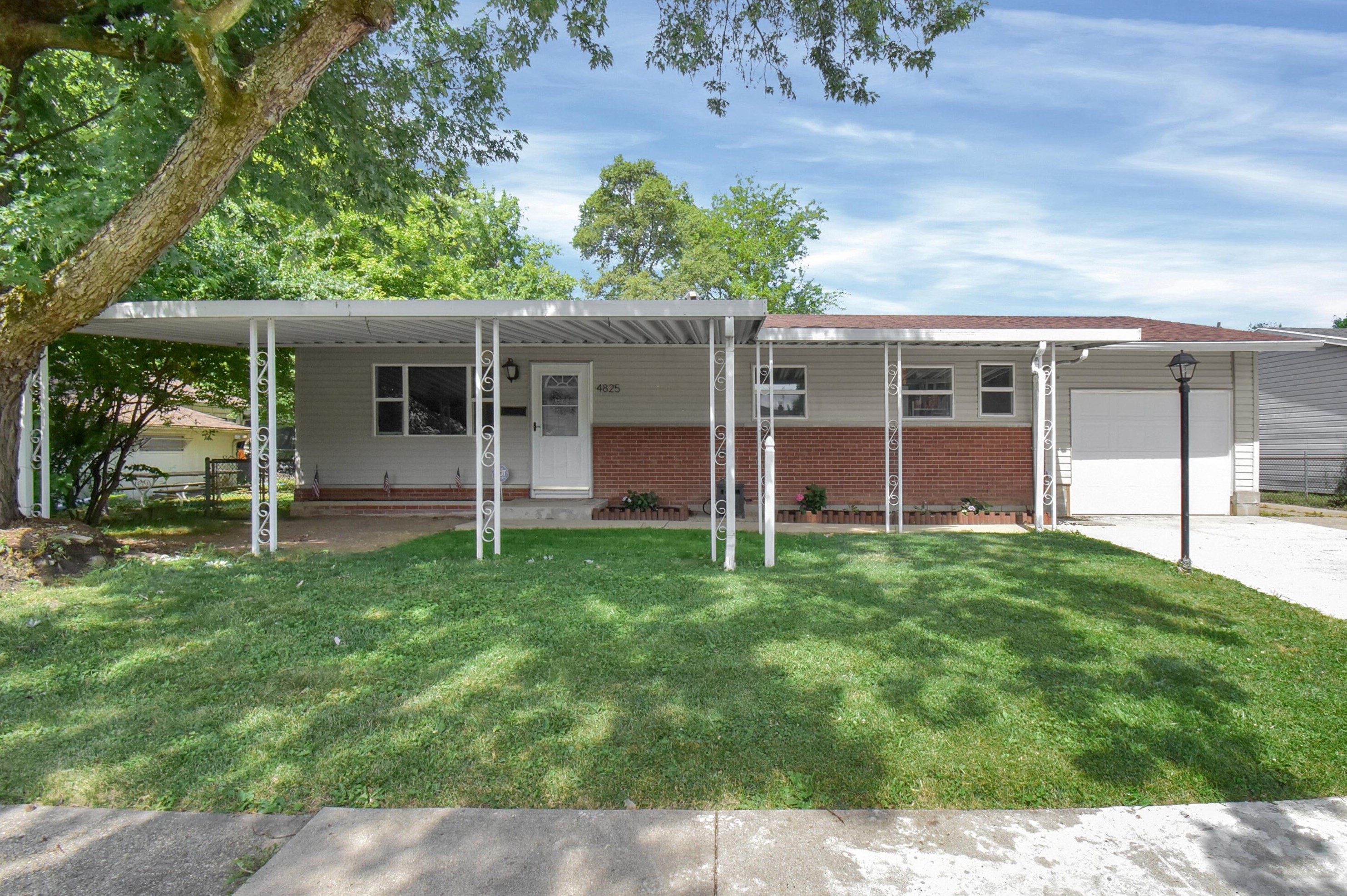 4825 Willowbrook Dr, Springfield, OH 45503