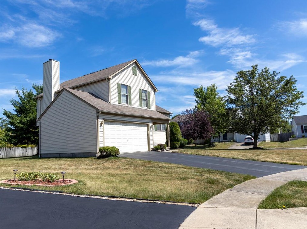1105 Mullens Ct, Columbus, OH 43228-8811