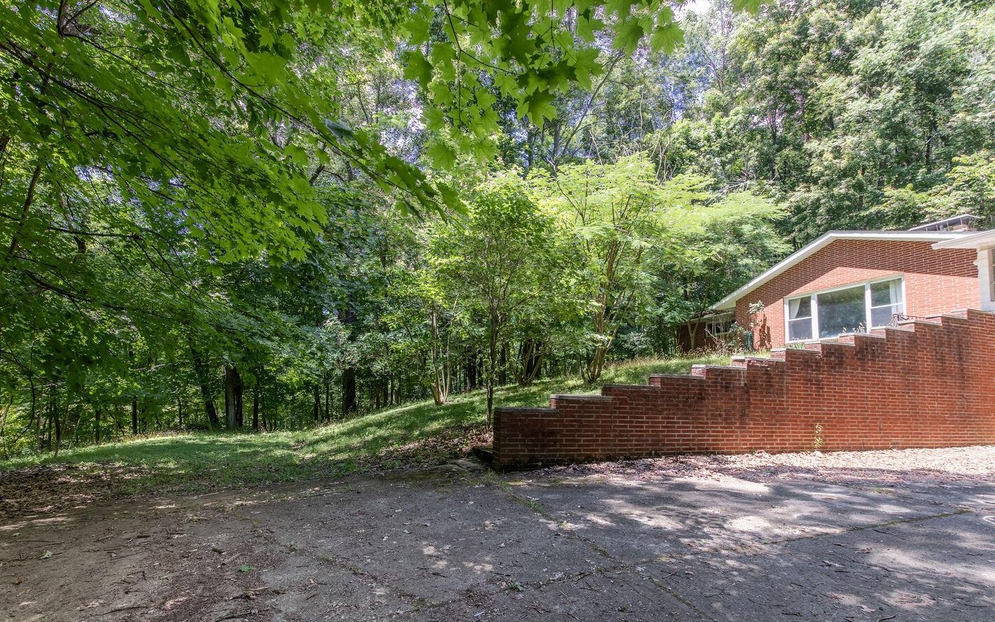 10217 Stickle Rd, Saint Louisville, OH 43071