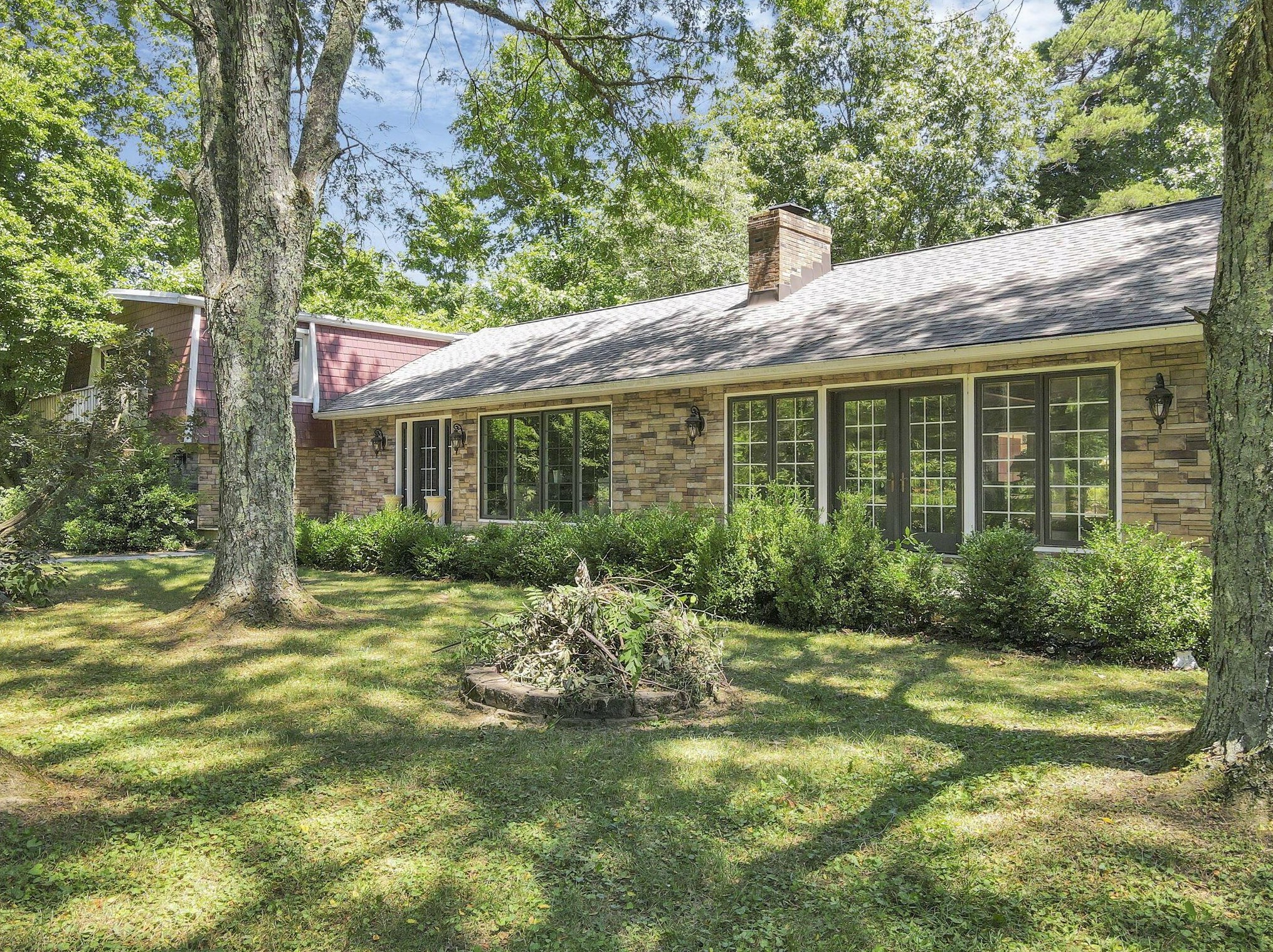 7255 Ridge Rd, Zanesville, OH 43701