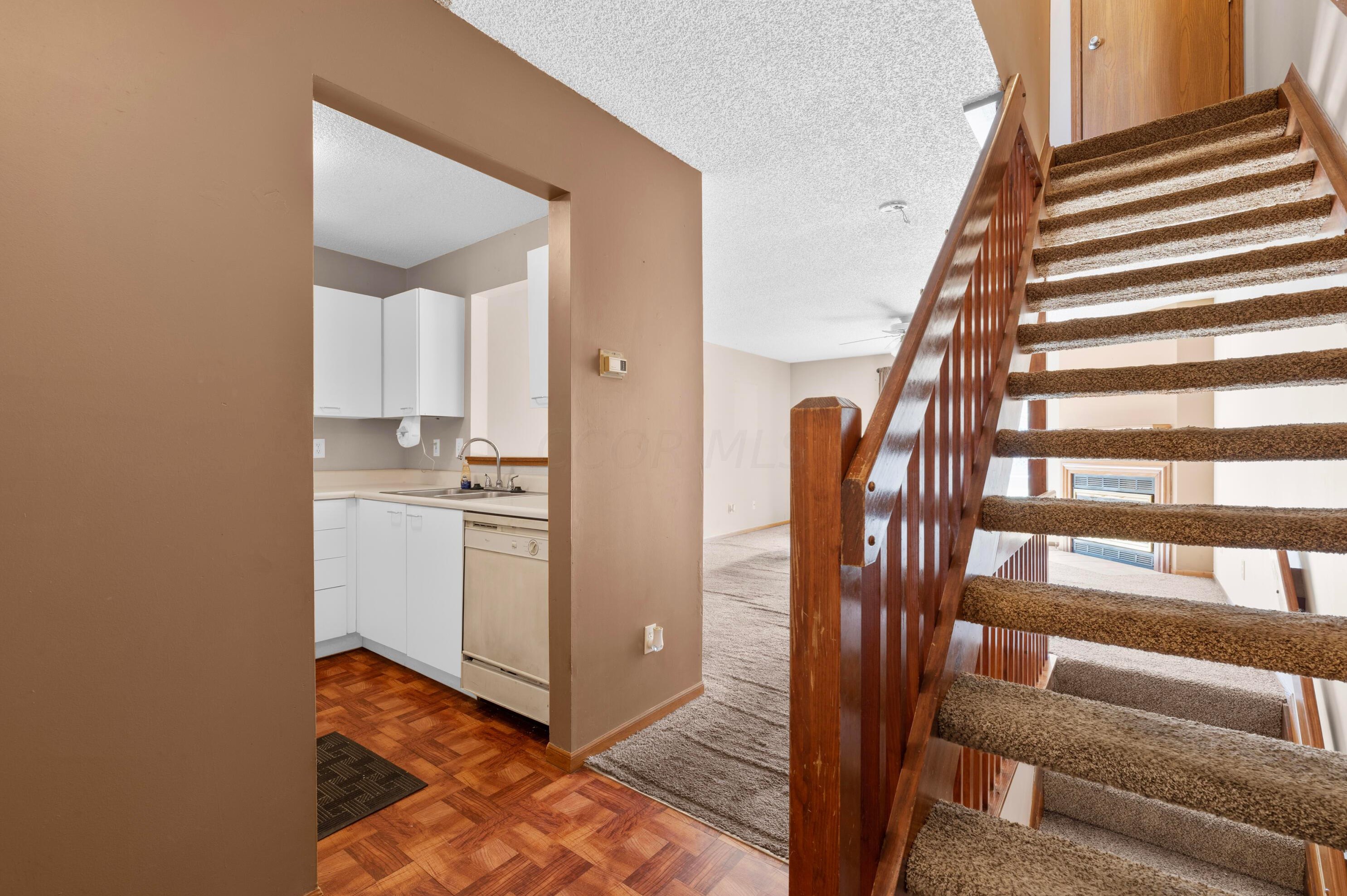 170 Hawkins Ln, Blacklick, OH 43004-9310