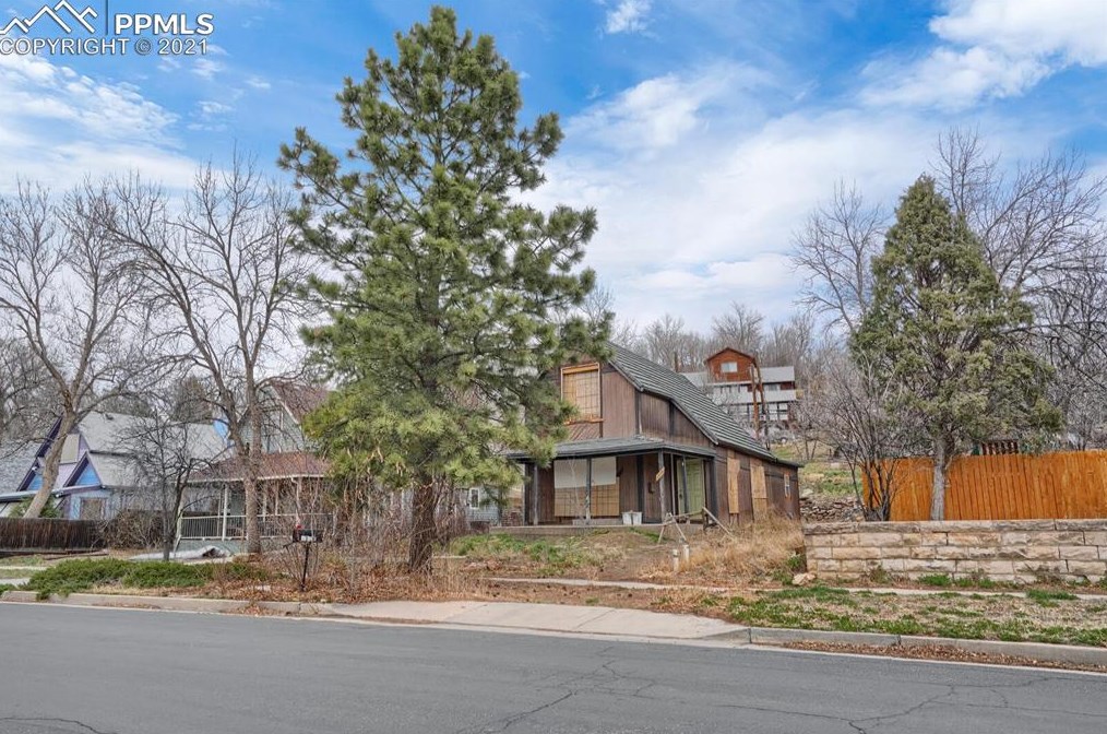 1112 Kiowa St, Colorado Springs, CO 80904-3942