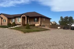 777 Woodleaf Dr, Pueblo, CO 81007 - Photo 2