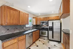 4022 Colony Hills Cir, Colorado Springs, CO 80916 - Photo 8
