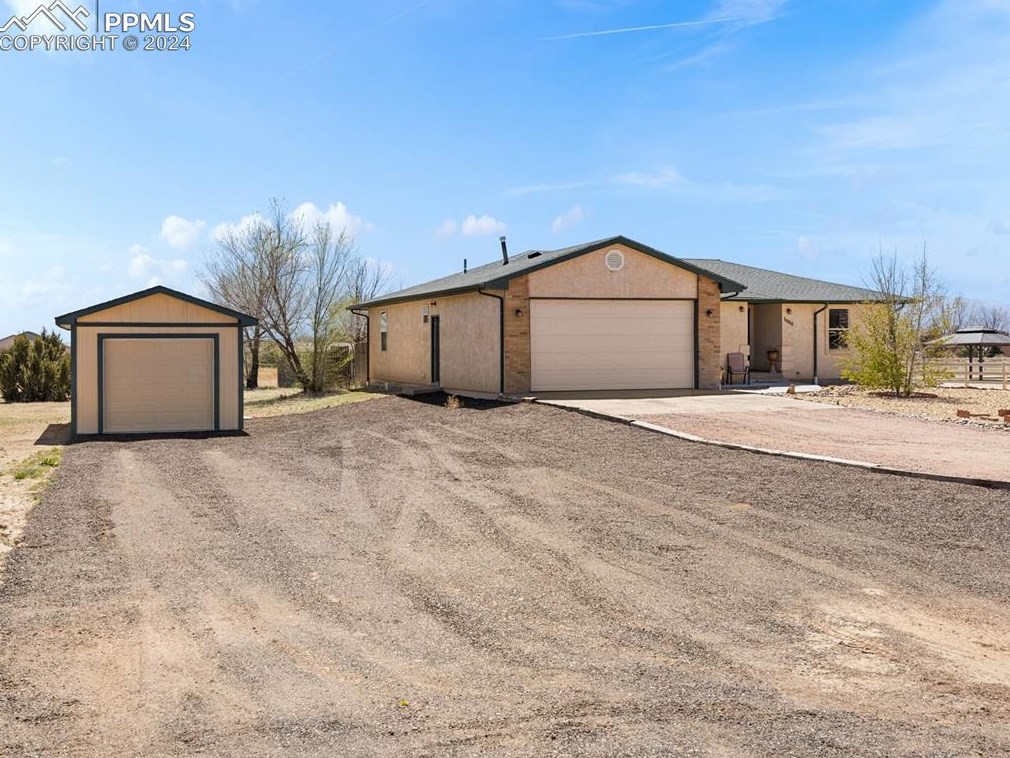 1060 Camino Al Cielo, Pueblo, CO 81007-1938