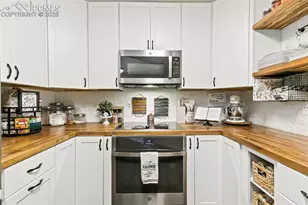 560 Autumn Crest Cir, Colorado Springs, CO 80919 - Photo 14