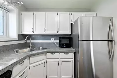 7420 Lomas Court, Colorado Springs, CO 80920 - Photo 10