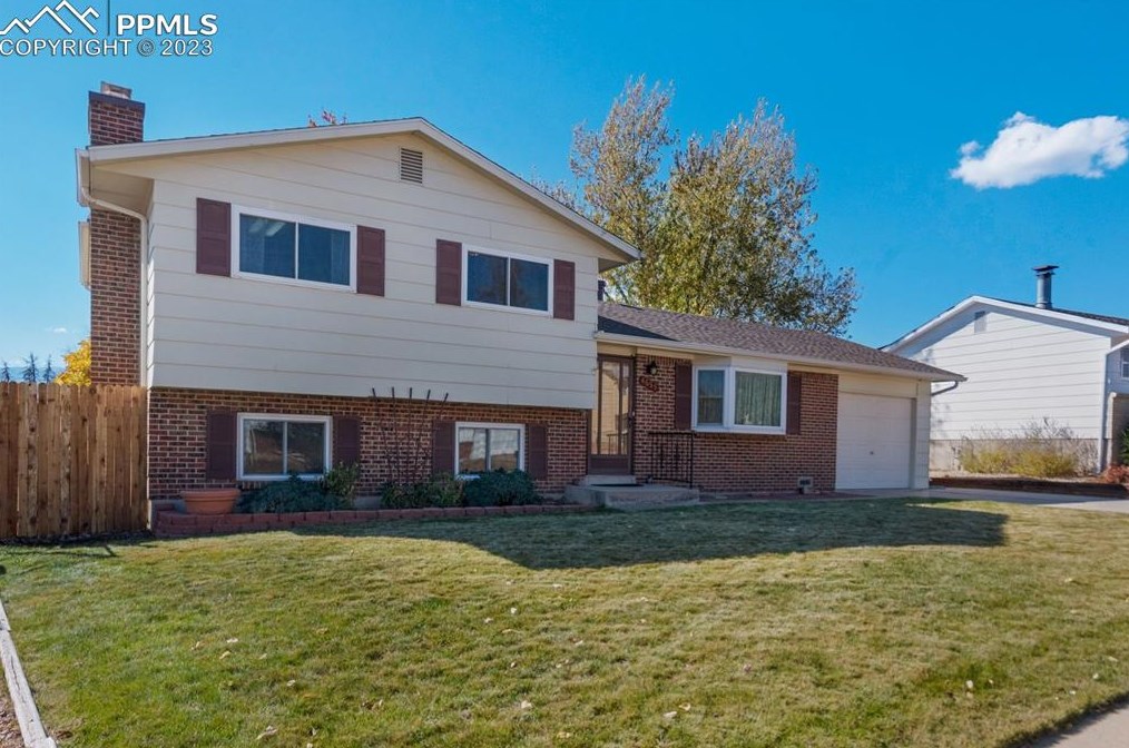4659 Ridgeglen Rd, Colorado Springs, CO 80918-4134
