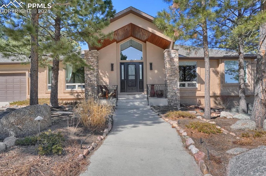 390 Paisley Dr, Colorado Springs, CO 80906-8251