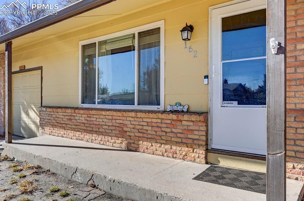 162 Grinnell St, Colorado Springs, CO 80911-2217