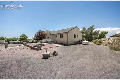 841 S Dogwood Drive, Pueblo, CO 81007 - Photo 2