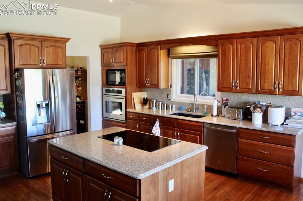 2432 Zane Cir, Colorado Springs, CO 80909-1717