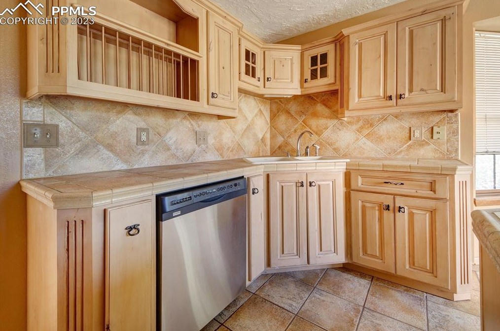 8515 Avens Cir, Colorado Springs CO 80920-5709 exterior