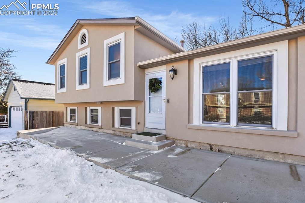 6370 Kremmling Cir, Colorado Springs, CO 80919-2013