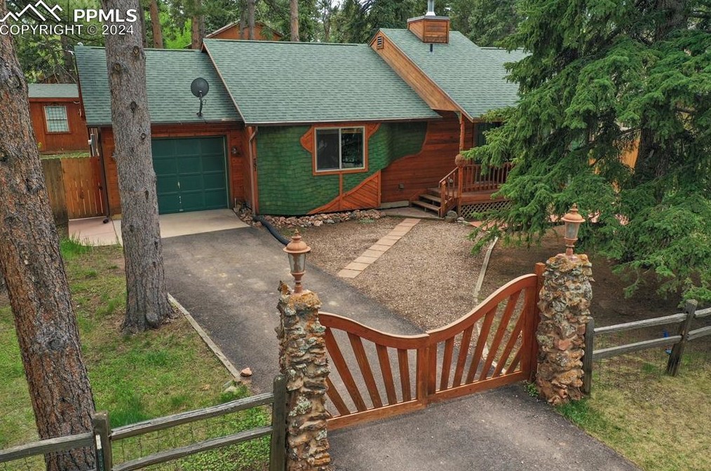 251 Gunnison Ave, Woodland Park CO 80863-1362 exterior